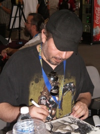 Joe Benitez en pleine séance de dédicace pour son comic book